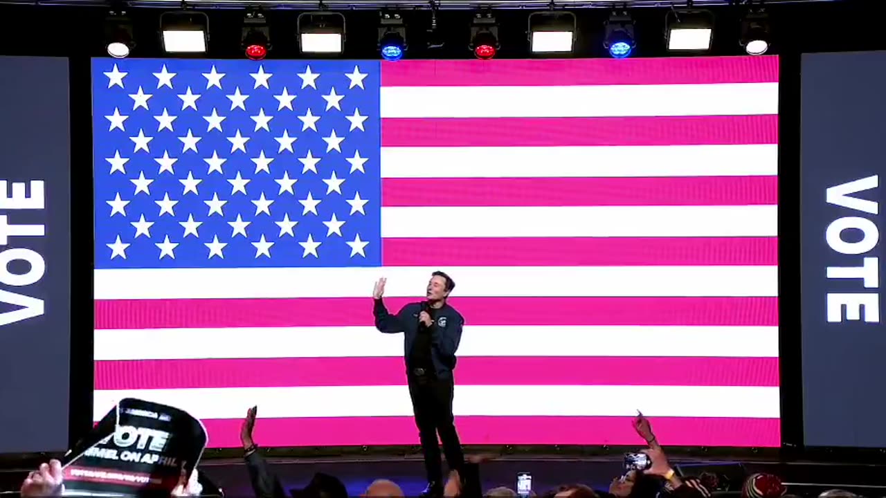 Elon disrupted by heckler during Wisconsin Town Hall