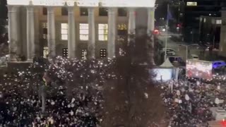 Protesty w Wilnie na Litwie. Tysiące ludzi wypełniają ulice, krzycząc „TO JUŻ NIE JEST DEMOKRACJA”.