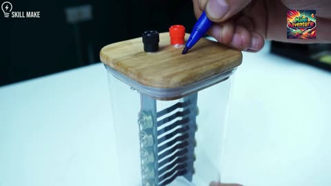 Water into Hydrogen - Making a Simple Hydrogen Generator from old battery - hho