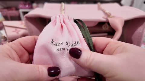 Whats in my Pretty Pink Bag.. Lots of Pink.