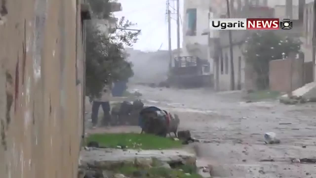 Syrian War Rebels hit a T-55 with RPG in Daraa 2013.01.11