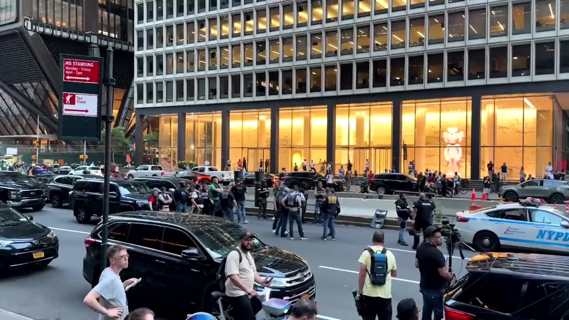 Gunman kills four, including police officer, in New York skyscraper