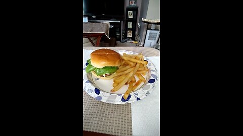 Eating Simple Truth Grass Fed And Finished Ground Beef Patties, Dbn, MI, 5/11/25