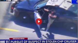 How stupid can you get? Dude steals cop car🚓 then bails out of it at high speed. What a moron.