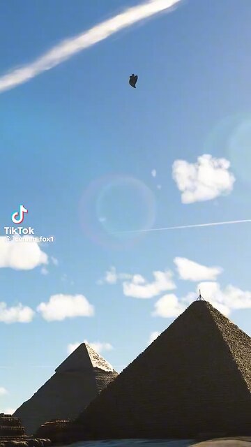 UFO Over Giza?