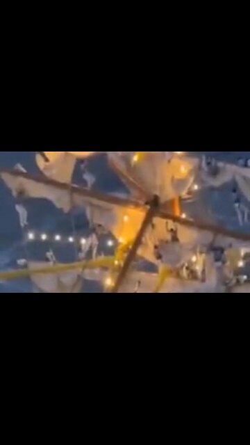 casualties Mexican ship crash,sailors hanging off mast or ACTING? DOCK 17 #NEWYORK #BOAT #CRASH