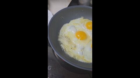 cooking egg asmr