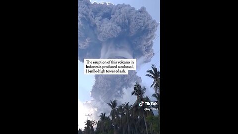 11 mile high cloud of ash in Indonesia after the eruption