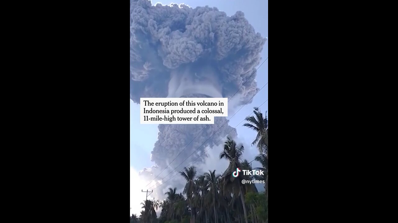 11 mile high cloud of ash in Indonesia after the eruption
