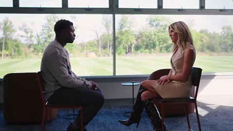 She Is Wasting Her Time Talking To Bears Player - Total Waste Of Boots