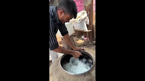 HardWorking_Man_Making_Traditional_Kulfi😍___#indianstreetfood