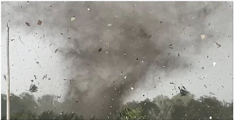 "Unprecedented Tornado Footage from Westmoreland, Kansas"