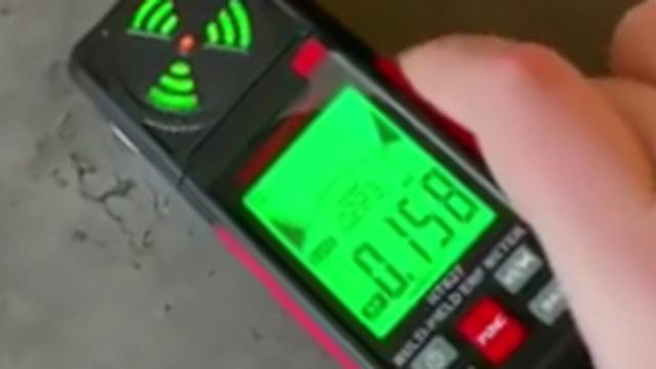 EMF Radiation Test : Wired vs Wireless Headphones