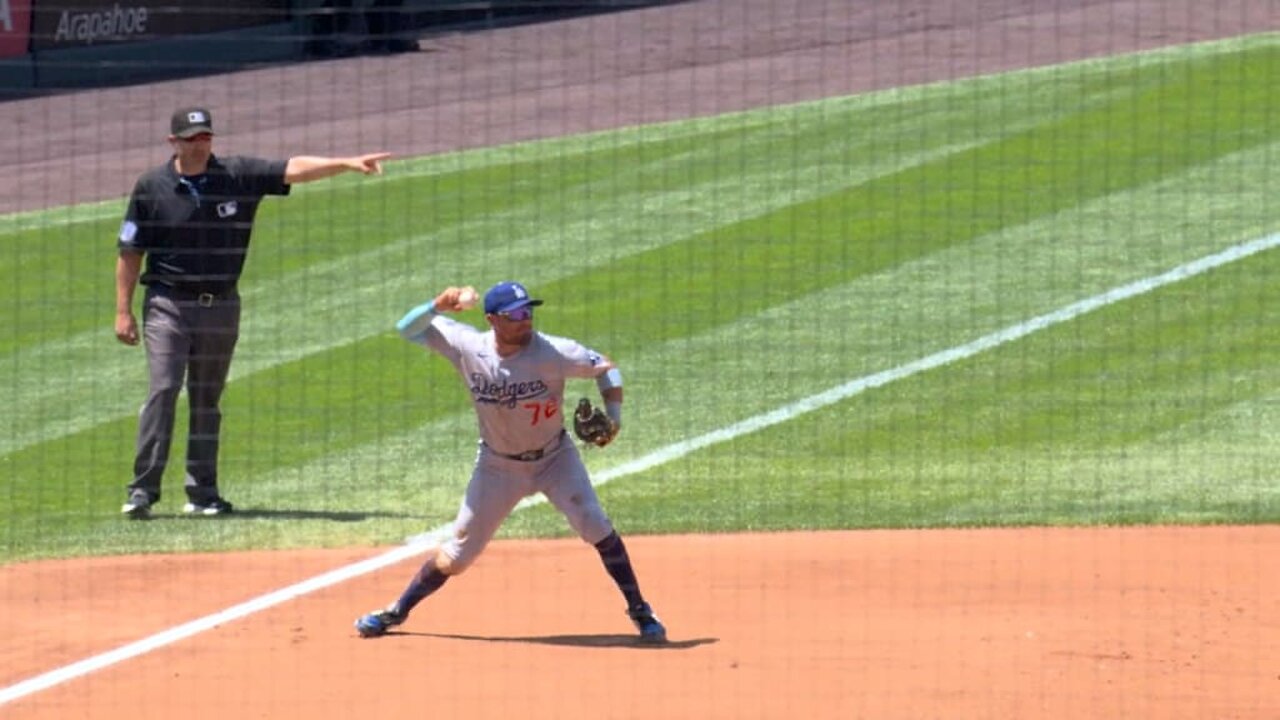 Miguel Rojas con espectacular dobleplay