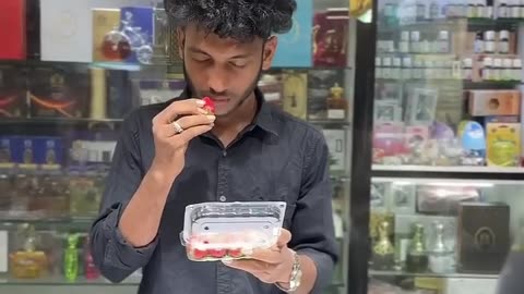 Strawberry reigns supreme in the top notes