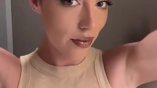Model removes makeup and is unrecognizable!.hd
