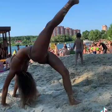 look at her eyes😍🤗