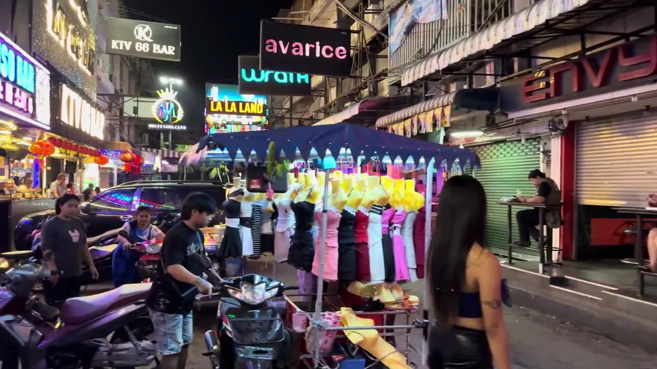 Many Thai Beauties at Pattaya Soi 6 Night Scenes 2025