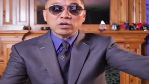 20221026文贵先生直播： #习近平 对待所有人像司马懿，让你跪灭三族。海外穷追不舍，人必须回国， #钱 必须回去。大水来时，老鼠本能往高处跑。中共高官家人现到处逃窜