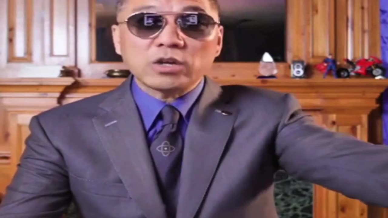 20221026文贵先生直播: #习近平 对待所有人像司马懿,让你跪灭三族。海外穷追不舍,人必须回国, #钱 必须回去。大水来时,老鼠本能往高处跑。中共高官家人现到处逃窜