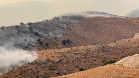 Delvinë, zjarri po djeg sipërfaqe të mëdha me kullota tek lugina e Kalasë, ndërhyrje nga ajri