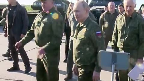 Putin inspecciona armas durante megamaniobras Západ-2025