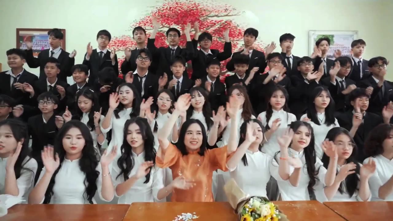 2025 Mún We are the world and lớp của mẹ