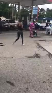 GIRLS FIGHTS WITH BATS