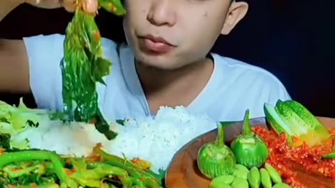 Mukbang lalapan yes...