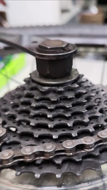Remove the bicycle cassette very quickly.