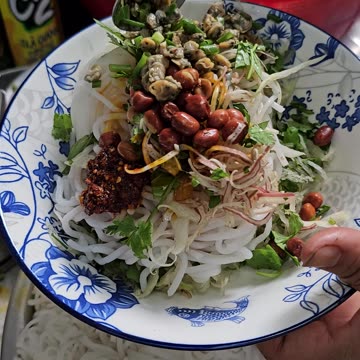 Vietnamese street food (part 16) - "Bun hen"