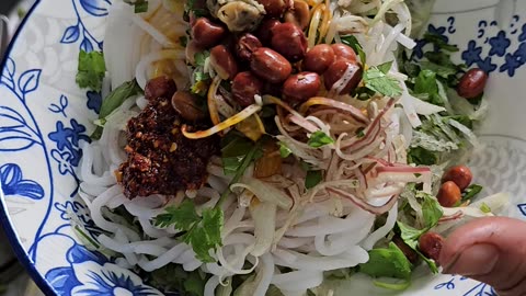 Vietnamese street food (part 16) - "Bun hen"