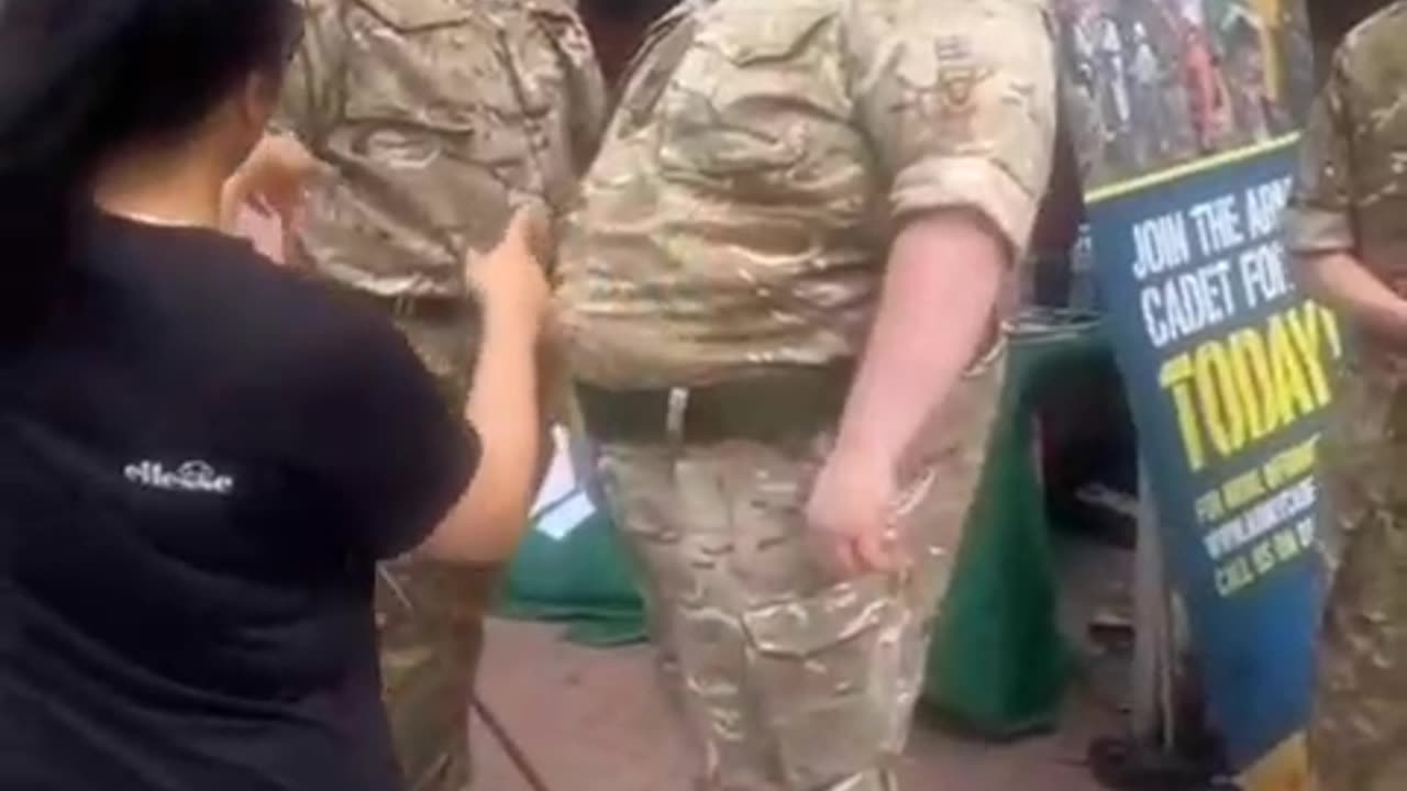In the UK some soldiers seem to have the same build as Police Officers here.🤔😁