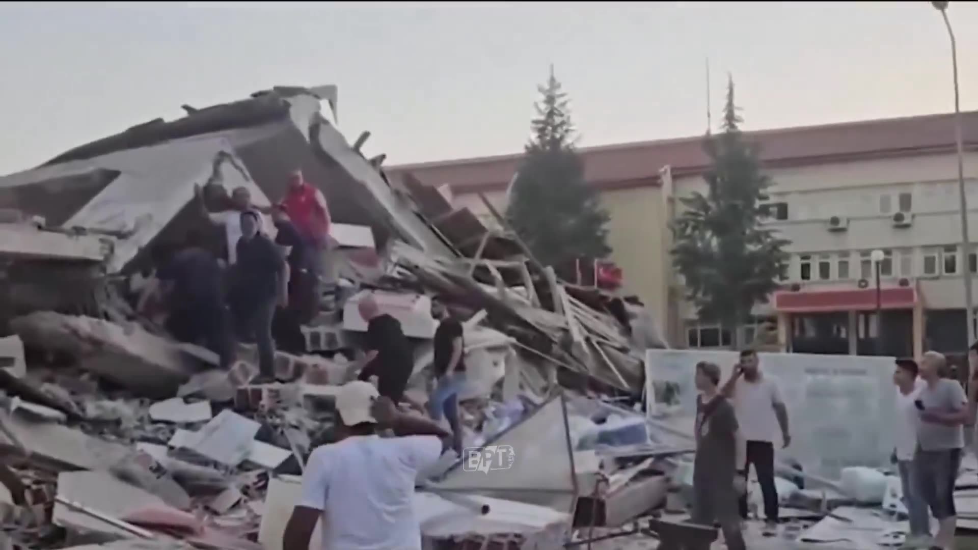 WATCH: Closer view of the building that collapsed in Balıkesir, Turkey following