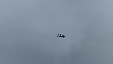 Russian Su34 Fighter-Bomber Crashs After Rear Landing Gear Won't Deploy