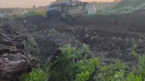Russians Bring in Tow Truck to Steal Porsche