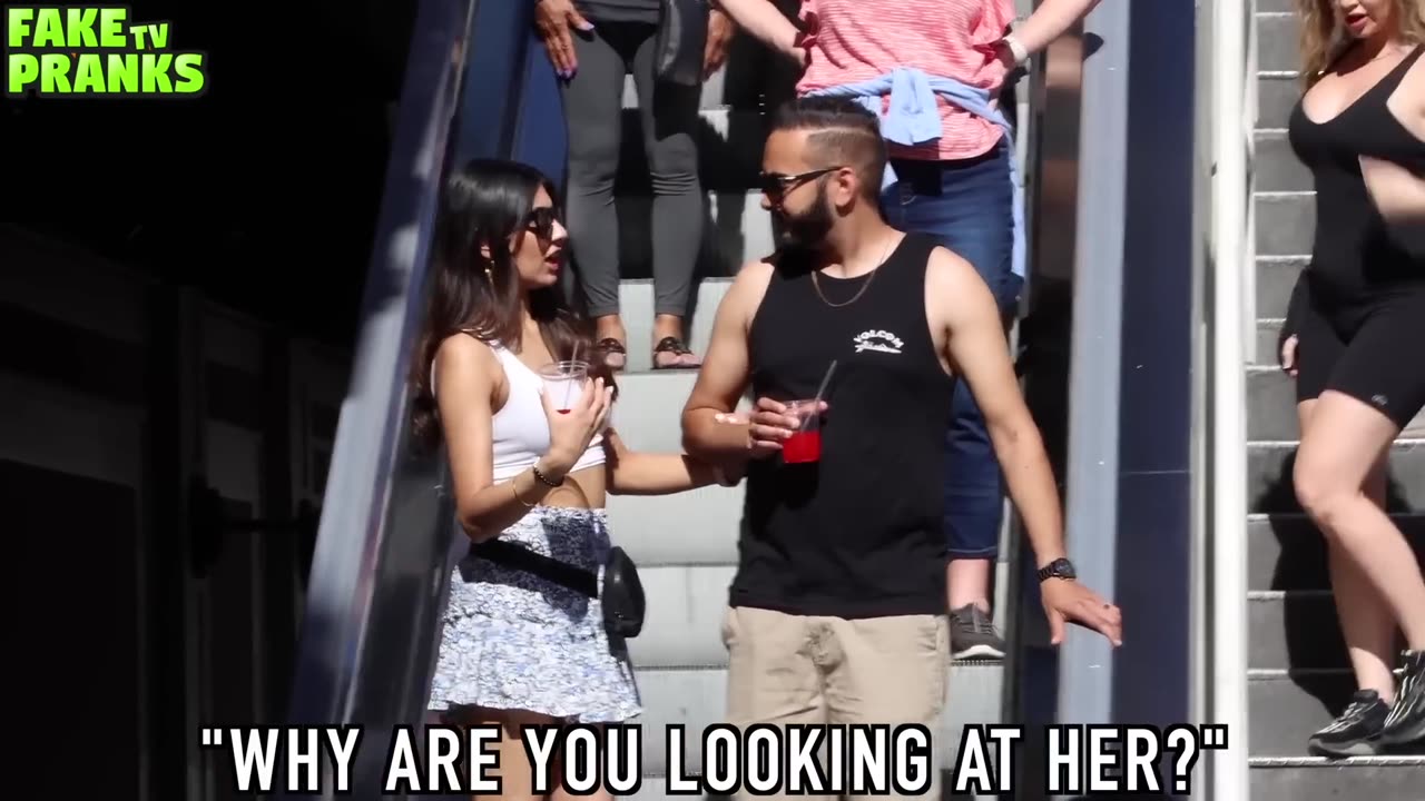 THE BEST ESCALATOR PRANKS!! *COUPLES REACTIONS