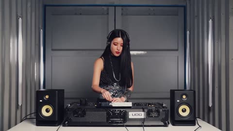 YOUNA - Melodic Techno & Progressive House DJ Mix 05 @ Dubai