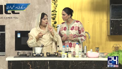 Fiza ali Actress with Naeema Apa