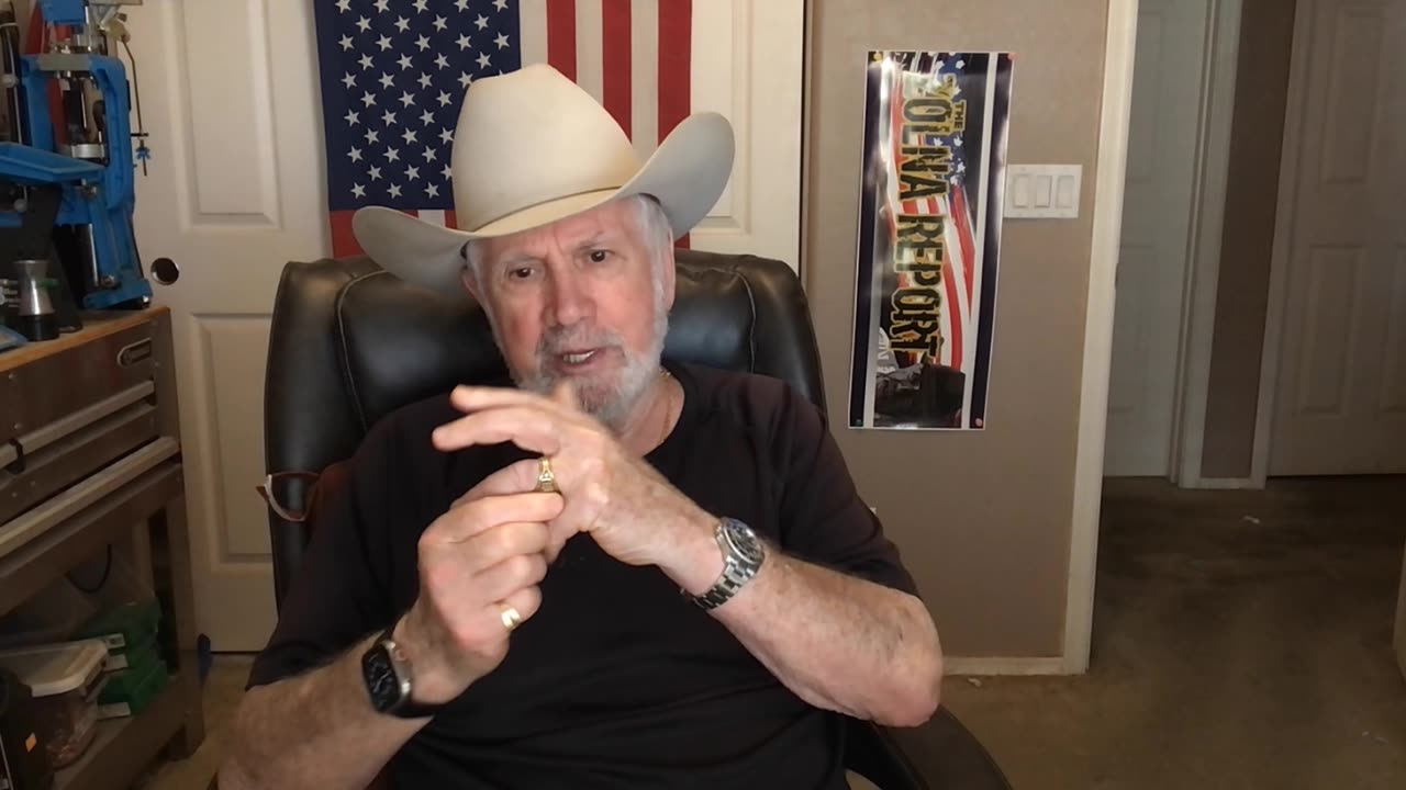 Checkout These 3 Links, How Does Kirks Wedding Ring Go From His Third Finger To His Pinky?