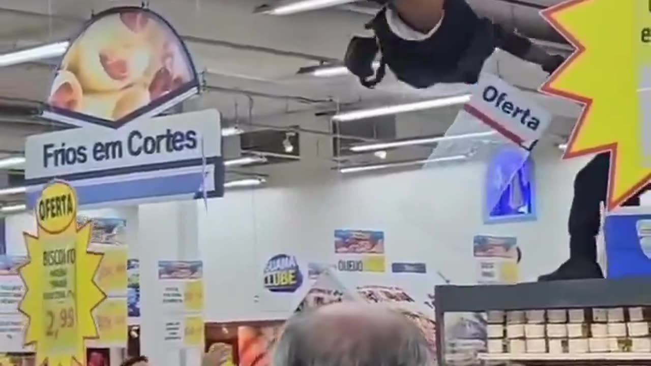 Brazil cop pulls down suspect down from rafters, crowd cheers
