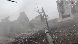 Russian T-72B3M Blasts Ukrainian Positions at Close Range — Not Like Call of Duty! 😁