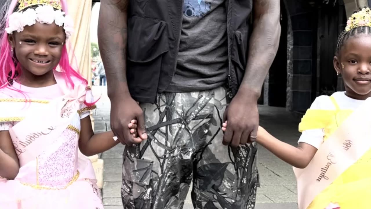 Jamal Roberts Shares Heartwarming Selfie With His Kids – Fans React With Love - WorldEye