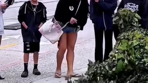 Prank 🎄USA 🇺🇸🤣#prankvideo #bushmanprank #fyp #usa_tiktok🇺🇸 #USA #bushman #tiktoknews #prankwars