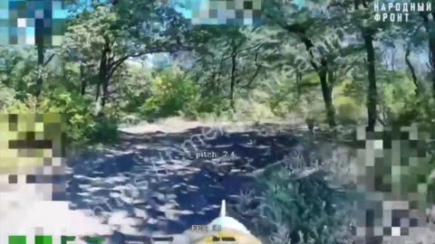 A Ukrainian soldier cut the fiber optic cable of a FPV drone but another one arrived behind him