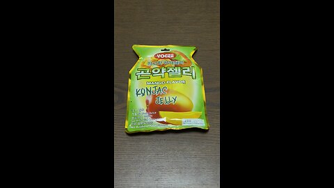 Yogee Mango Konjac Jelly Packshot vs Product