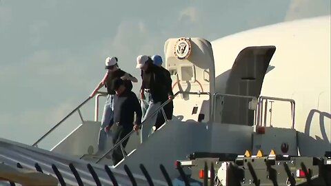 🚨 Charlie's wife Erika Kirk and Usha Vance hold hands as they step off Air Force Two