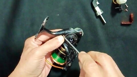 A Chinese grandfather teaches fishing gear modification techniques