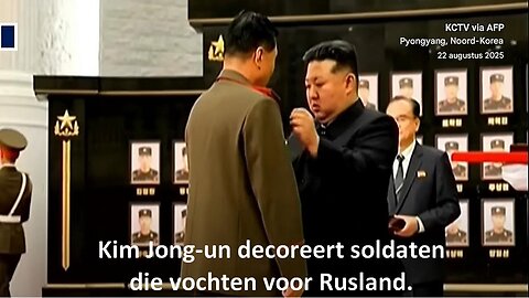 Kim Jong-un decoreert soldaten die vochten voor Rusland.