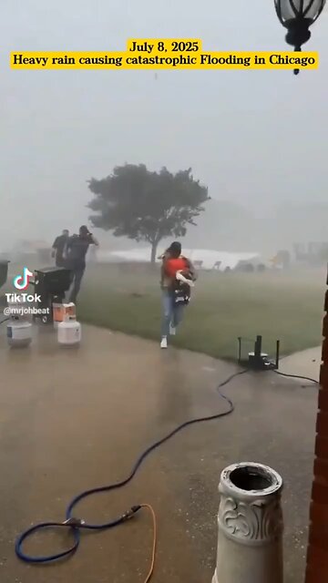 Chicago is getting slammed with rain todayl areas and it’s not letting up. Stay safe out there. 🌧️🚧